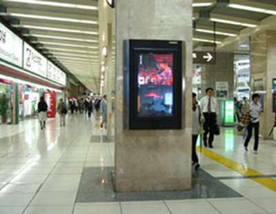 JR東海の東京駅八重洲口でのデジタルサイネージ